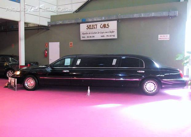 17 LATERAL LIMOUSINE